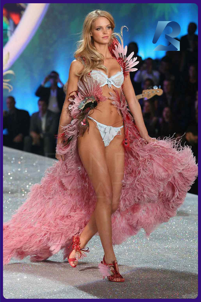 Erin Heatherton modeling